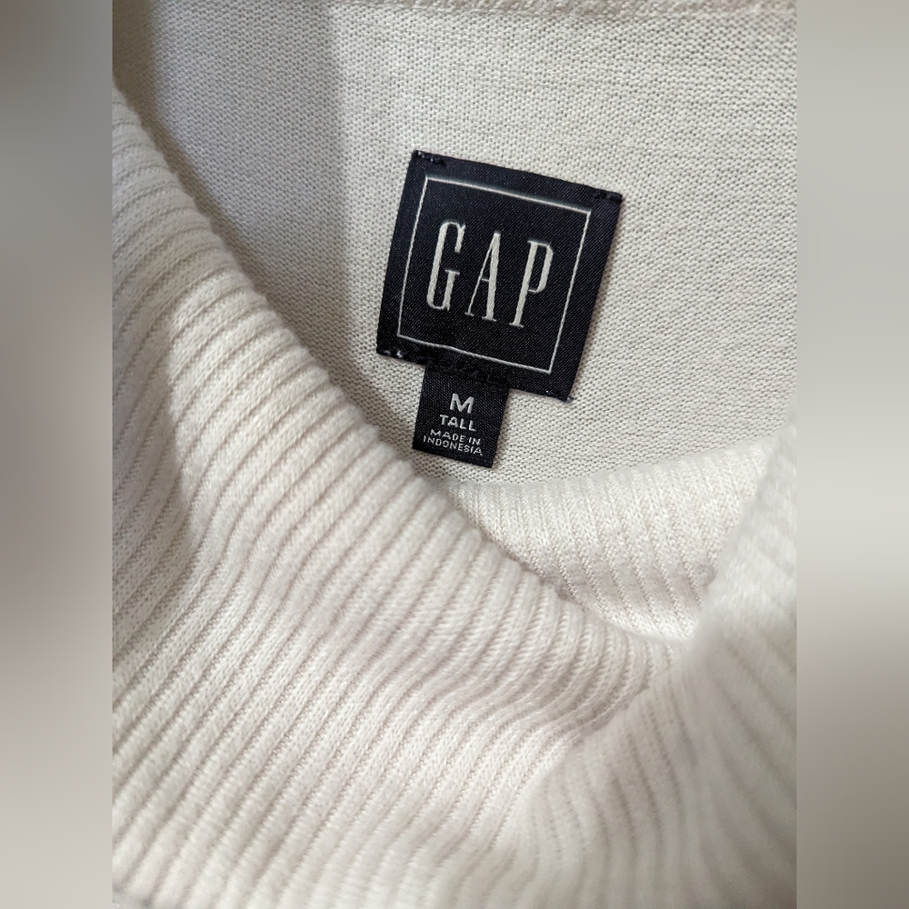 NEW GAP LIGHTWEIGHT SWEATER - MEDIUM TALL